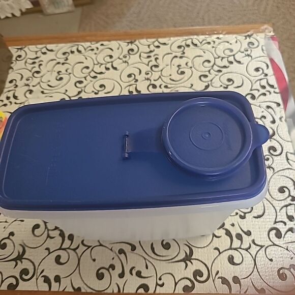 Tupperware  Cereal Dispenser - Picture 3 of 8